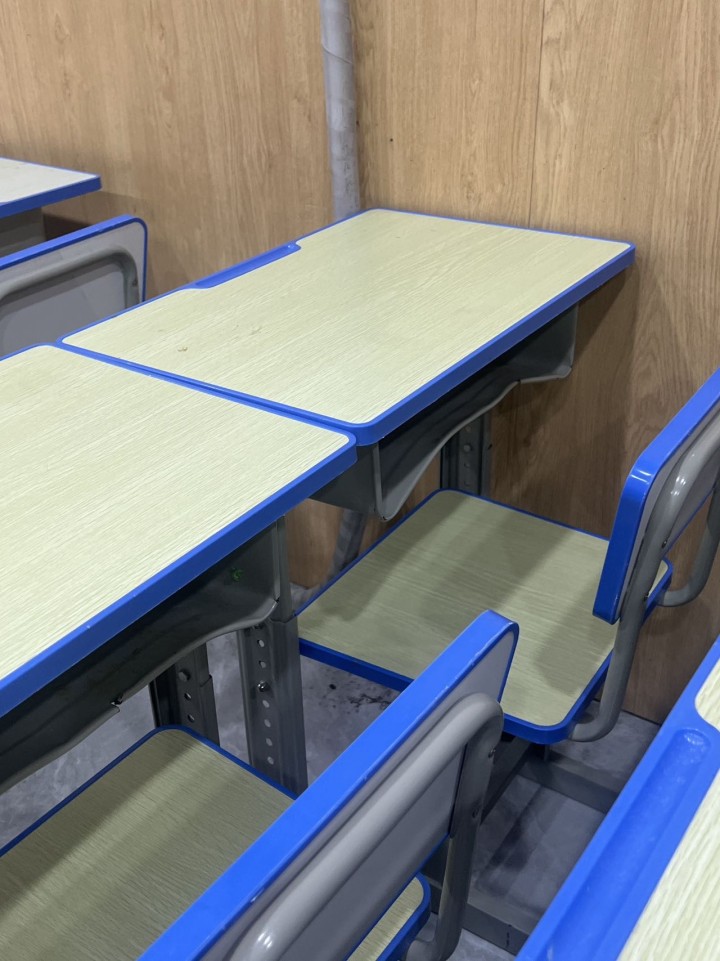 一共25套99新原价2500现在1750出