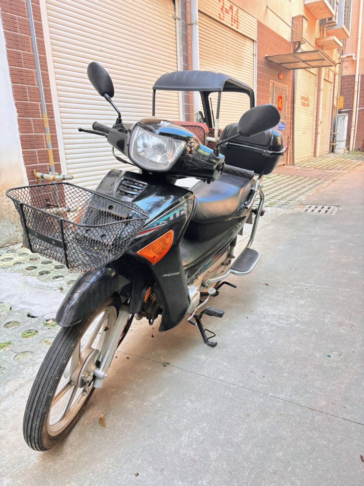 豪爵110，七成新，车子从没骑出城区，因经常不在家，使用次数极少，现低价出售，有…图片3