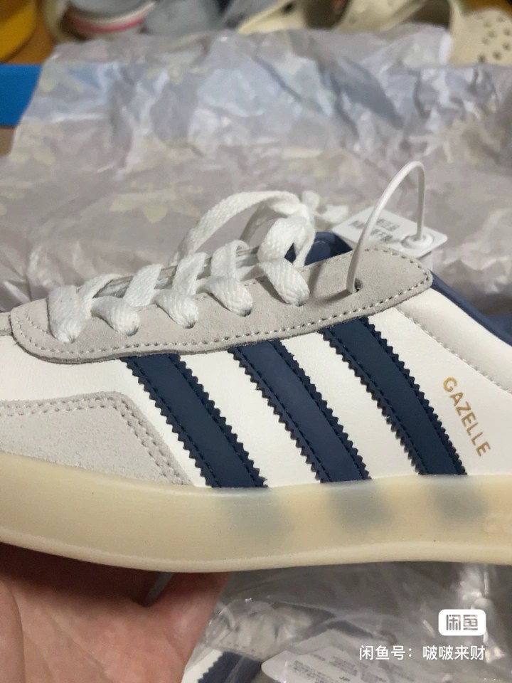 阿迪达斯德训鞋Gazelle，白蓝配色，经典低帮板鞋，全新，带吊牌，翻毛皮鞋头，…图片2