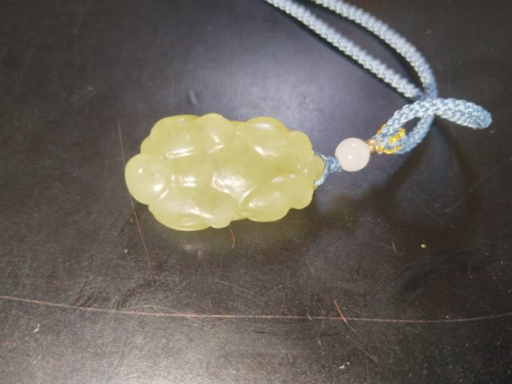 诺蕴原矿和田玉和田玉湖水绿貔貅吊坠尺寸约33.5/19.5/12mm，有鉴定证书…