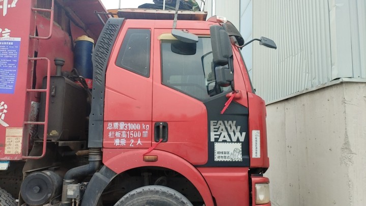 19年国五一汽解放前四后八自卸车。保险审车到明年六月。轮胎板正大箱底平图片4