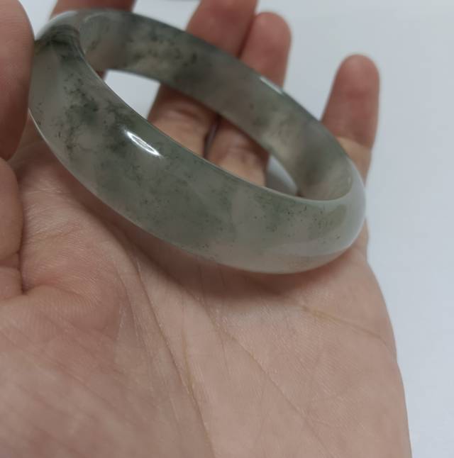 朋友送的金丝玉和鸡血玉，小了一次没戴过，59圈口，有缘收图片3