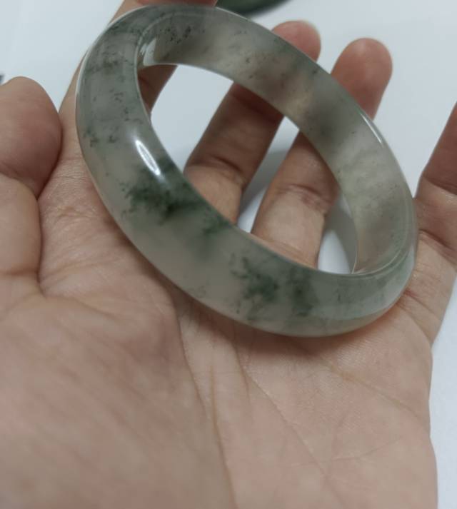 朋友送的金丝玉和鸡血玉，小了一次没戴过，59圈口，有缘收图片4