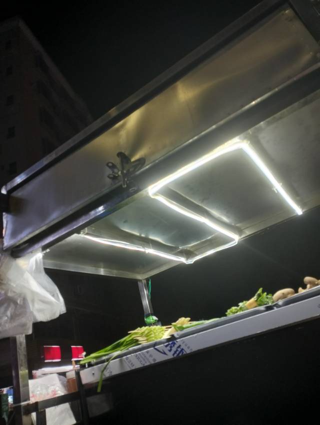 博技三轮车小吃餐车 几乎全新 用了不到半年 适合摆摊做铁板小串 手抓饼 烤冷面 …图片4