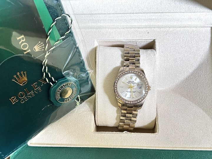 这是瑞士手表⌚️99新急用钱，有意向的可以下单