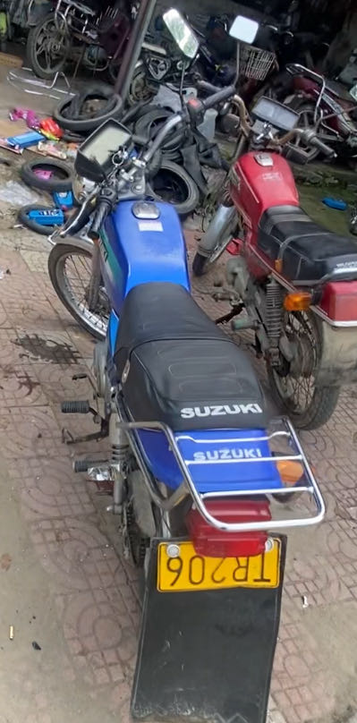 摩托车