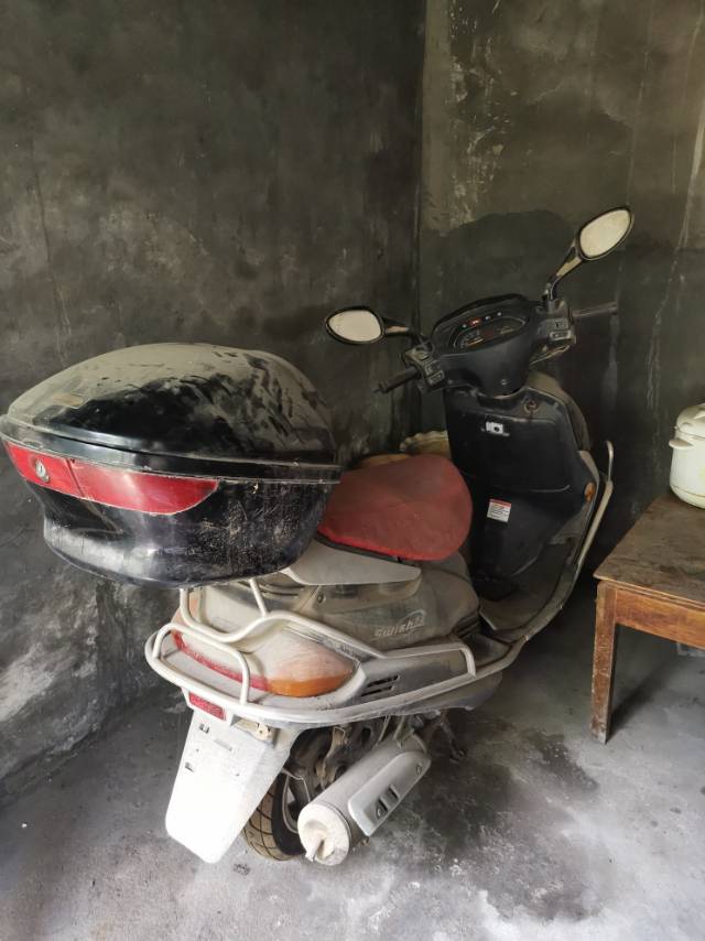 豪爵踏板摩托车，闲置，九成新，车况好，性能好。