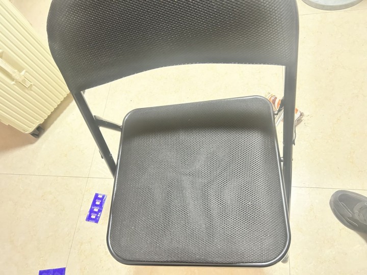 小餐桌一张  电脑桌一张 有意者私图片2