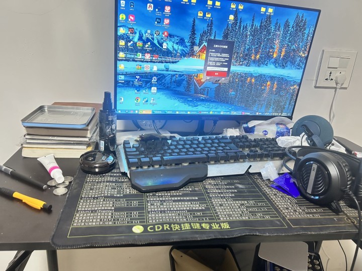 小餐桌一张  电脑桌一张 有意者私图片3