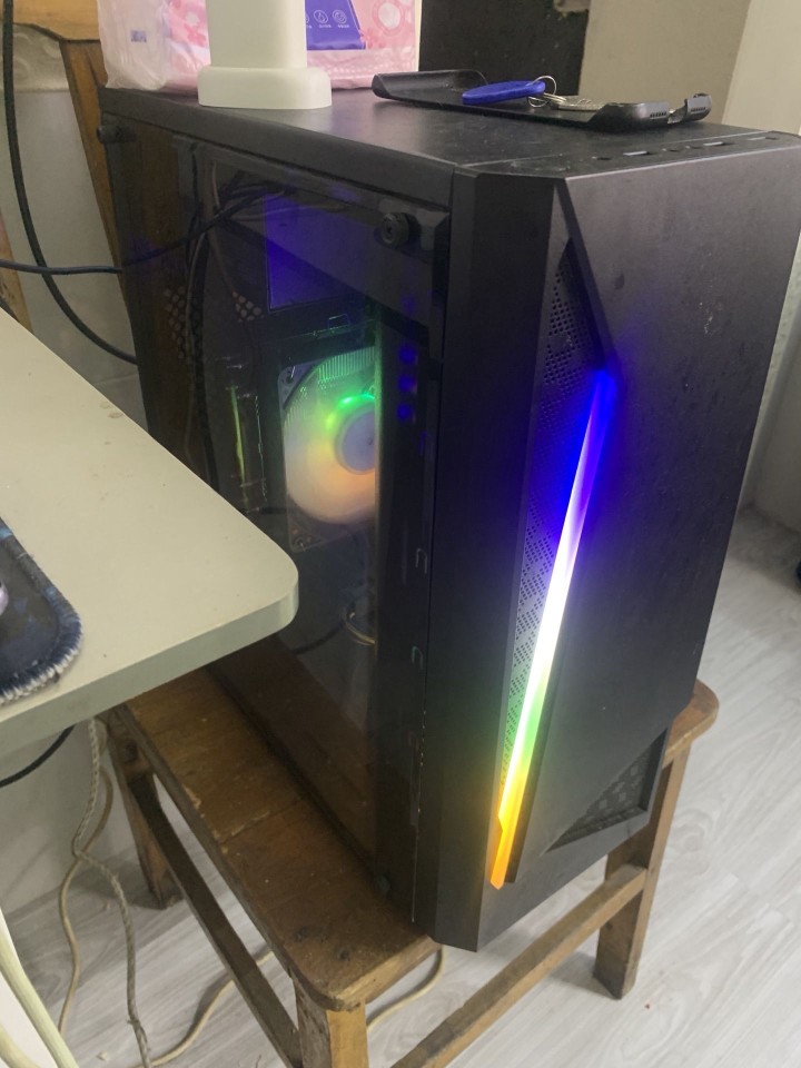 Windows 10 专业版 64位显示器   24寸直屏 75hz高刷  25…