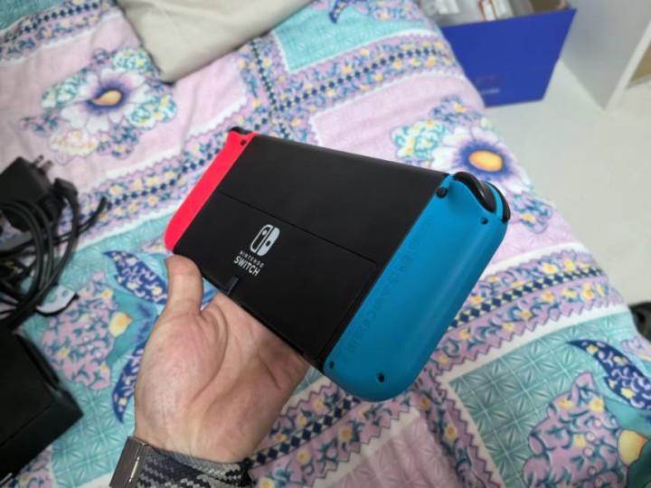 出二手任天堂switch oled双系统，256游戏装满，配件齐全带箱子，真实系…图片6