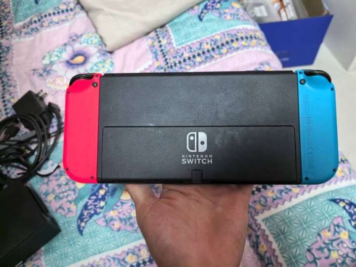 出二手任天堂switch oled双系统，256游戏装满，配件齐全带箱子，真实系…图片4