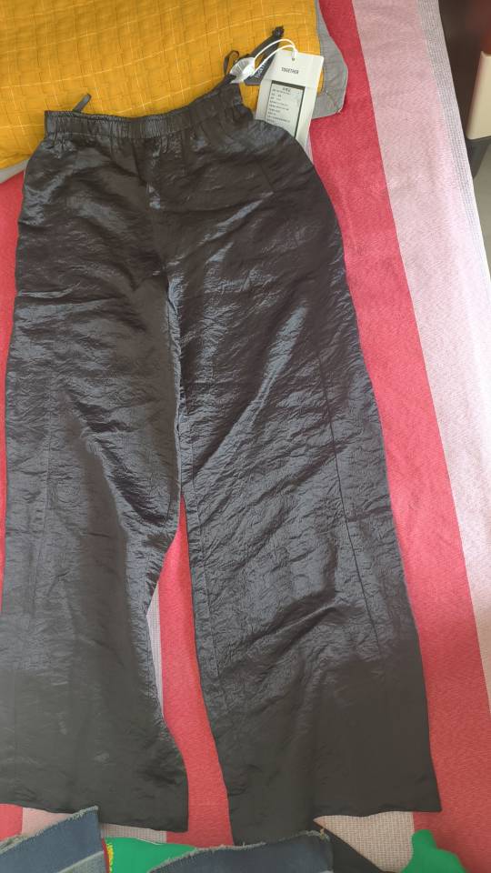 都是全新衣服鞋子。还有一些99新，全部100便宜出。图片只是冰山一角，有需要的加…图片4