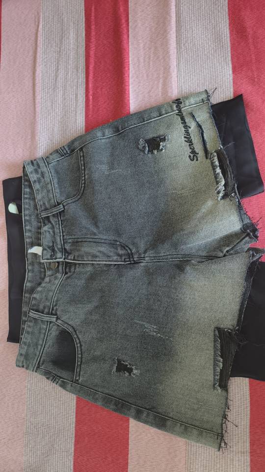 都是全新衣服鞋子。还有一些99新，全部100便宜出。图片只是冰山一角，有需要的加…图片5