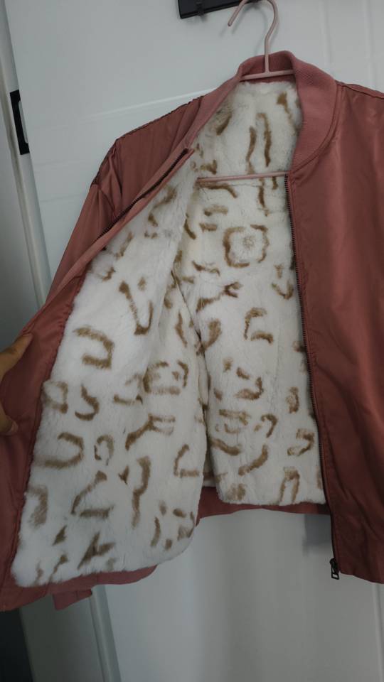 有很多全新的衣服鞋子，图片2