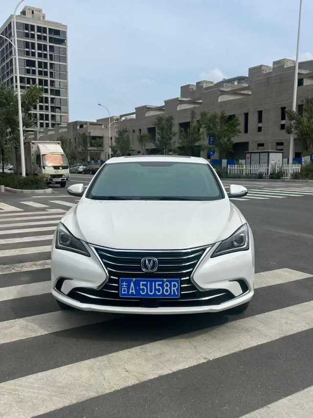 最新拿下 19年长安逸动 手动最高配 全车原版 多功能方向盘 自动空调 倒车雷达…图片2
