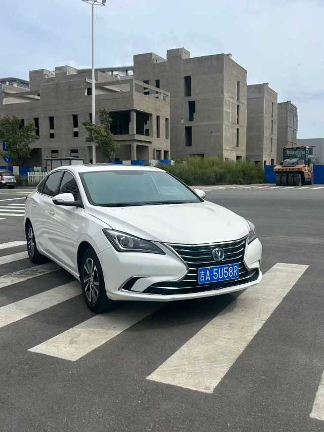 最新拿下 19年长安逸动 手动最高配 全车原版 多功能方向盘 自动空调 倒车雷达…