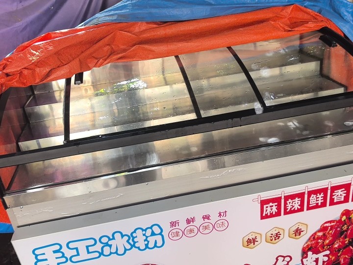 1.6米三门阶梯展示柜 全新未使用 三层设计超实用 带钢化玻璃门 制冷效果好 尺…图片3