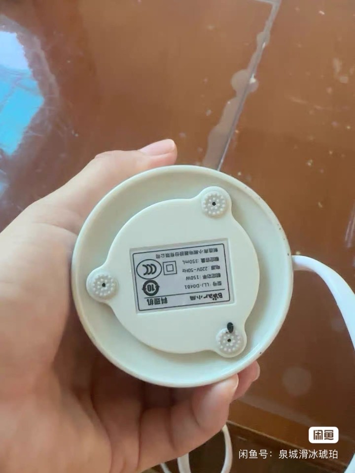 小熊便携式榨汁机LLJ-D04B1，白色机身，双杯设计超方便携带。主机配1个35…图片6