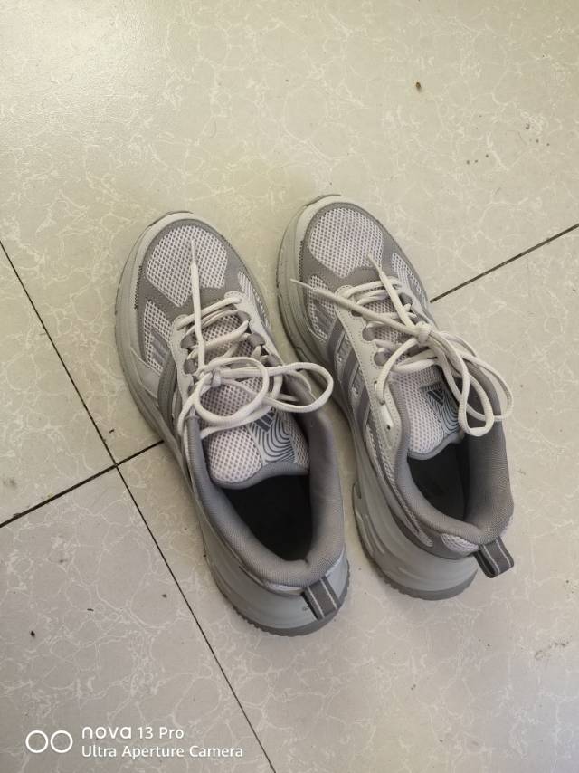 阿迪达斯鞋子，43码的就穿了一次图片3