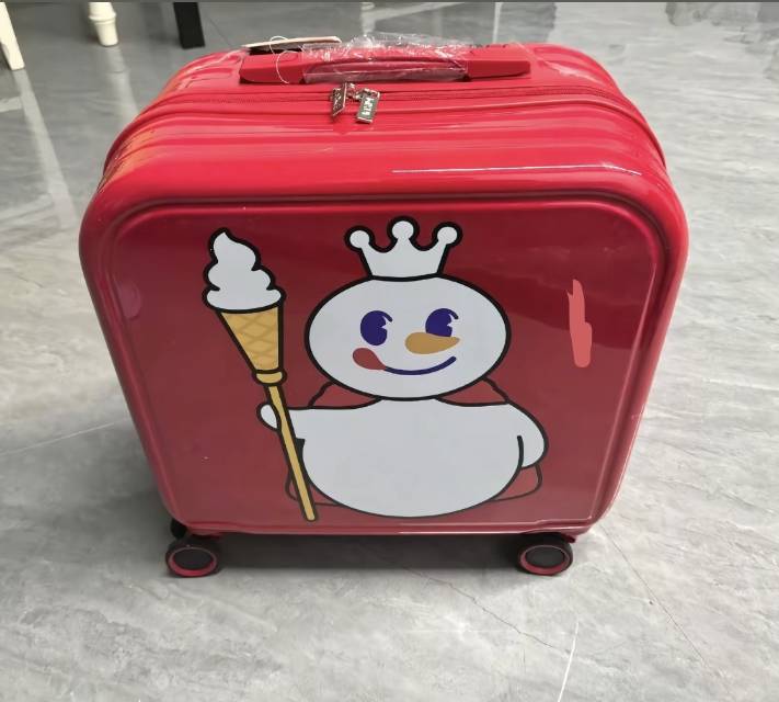 蜜雪冰城中秋限定礼盒，全新未拆封！内含红色行李箱、雪王保温杯、4个帆布袋、挂耳咖…图片2
