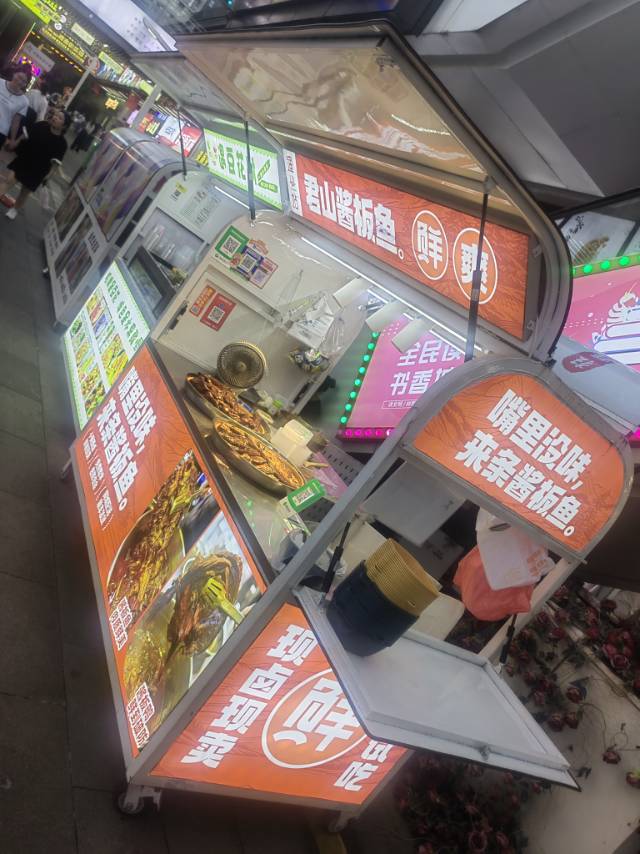 餐车长二米宽1.2左右，买了五个多月4300买的，同城自取。图片3
