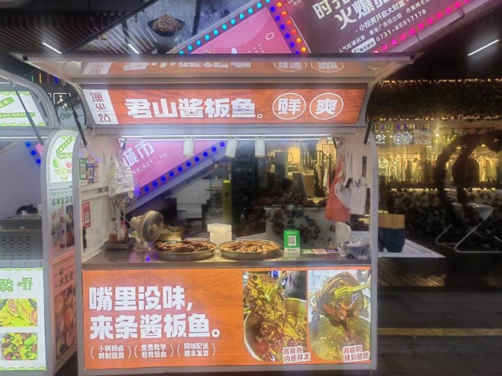 餐车长二米宽1.2左右，买了五个多月4300买的，同城自取。图片4