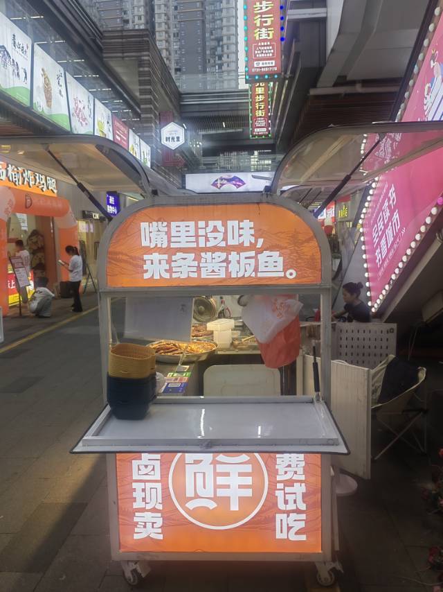 餐车长二米宽1.2左右，买了五个多月4300买的，同城自取。