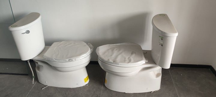 一手马桶，没有用过。价格便宜，2个马桶100元。