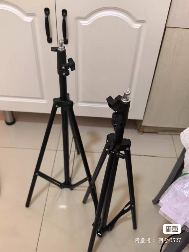 手机支架，三个落地支架，一个手拿也支架，一共60