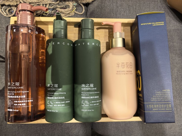 全部便宜出 全新未拆封 搬家带不走了水之蔻果酸沐浴露水之蔻烟酰胺身体乳半亩花田枕…