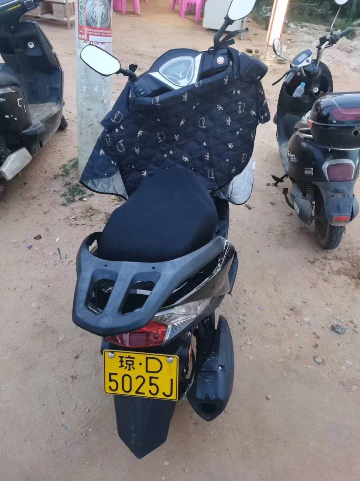 踏板摩托车。可过户。