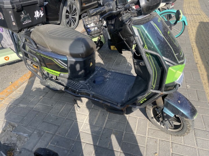 电摩车架子一台自提