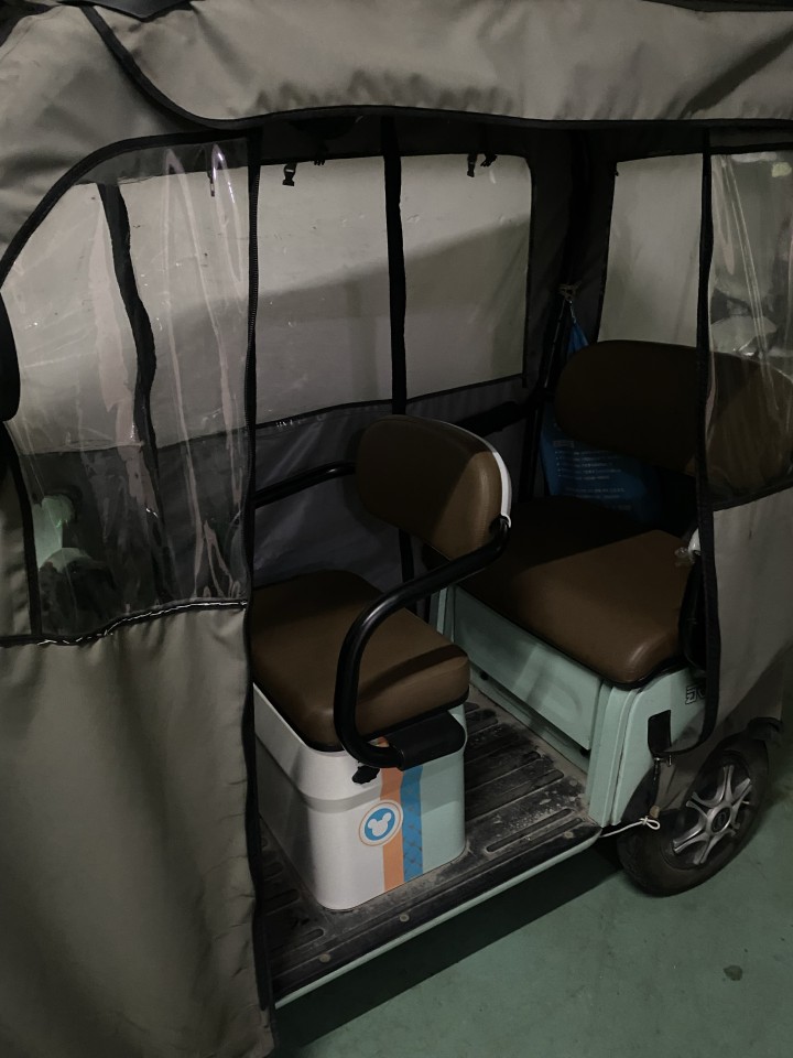 自用三轮车、接送孩子上学现已闲置、八成新价格优?浅绿色电动三轮车，带一体式遮阳棚…图片4