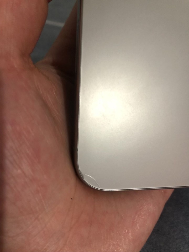 16pm后盖玻璃碎了一点，然后有一个不起眼的小磕碰，剩下没毛病，256g 国航在…图片3