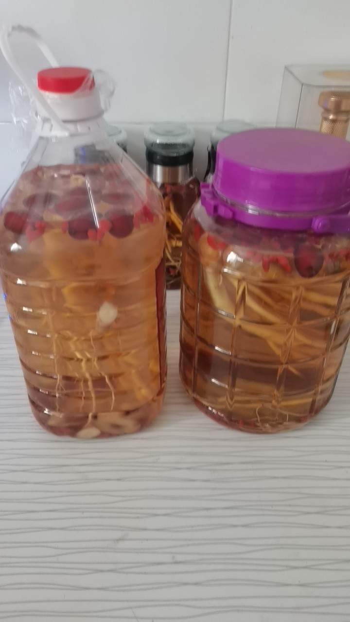 自己买人参，顺便泡了几瓶人参酒，人参卖完了，现在酒超低价出图片3