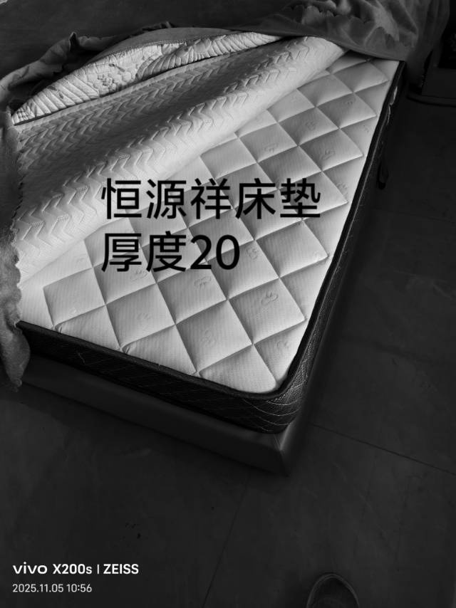1.8X2米的床，去年在松原宁江区买的，北卧室没人睡，新床，床底可储物，2000…图片5