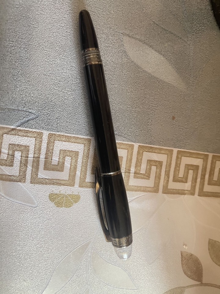 万宝龙笔一支