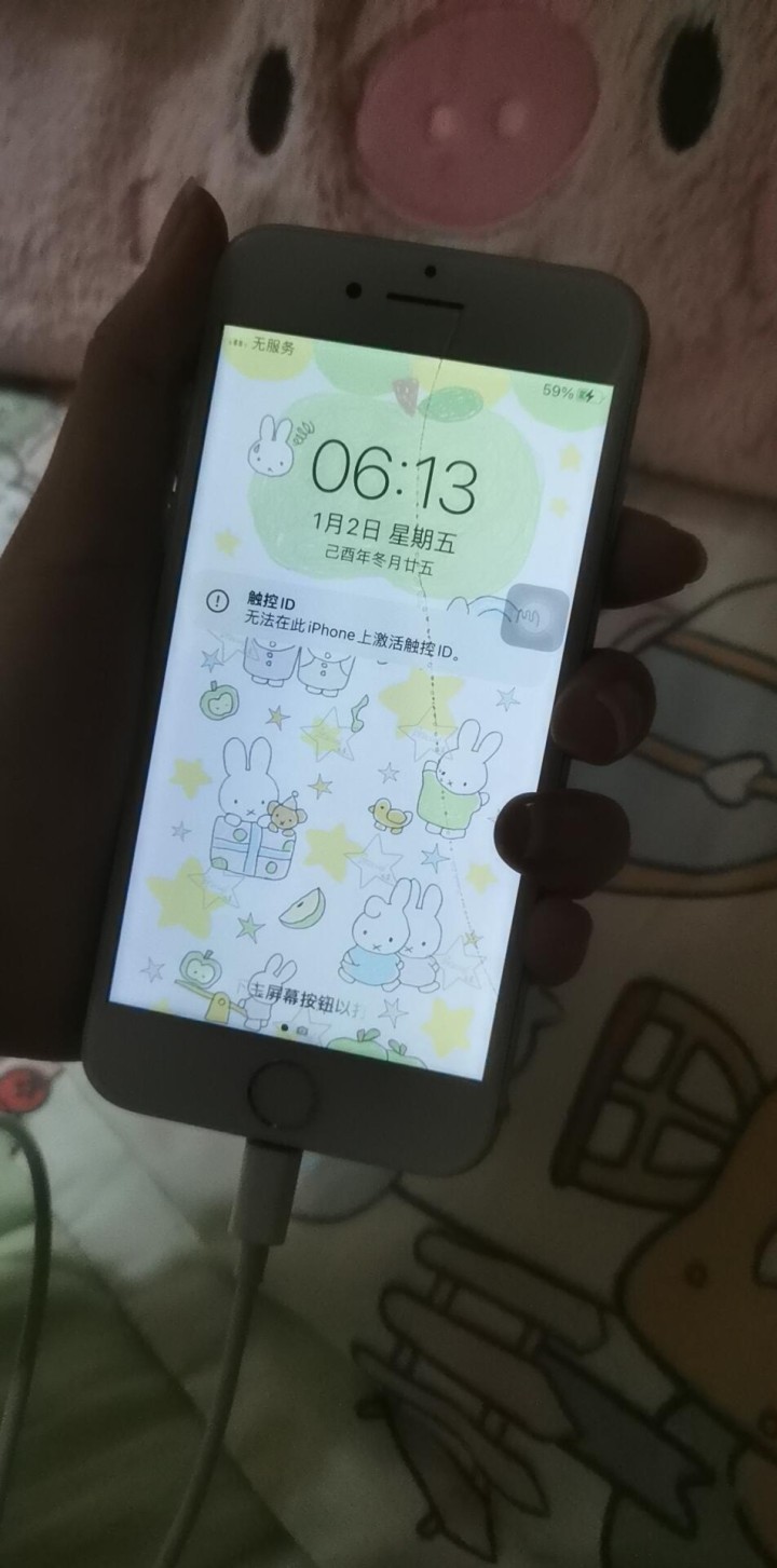 苹果7换了8的玻璃后盖 屏幕有碎裂