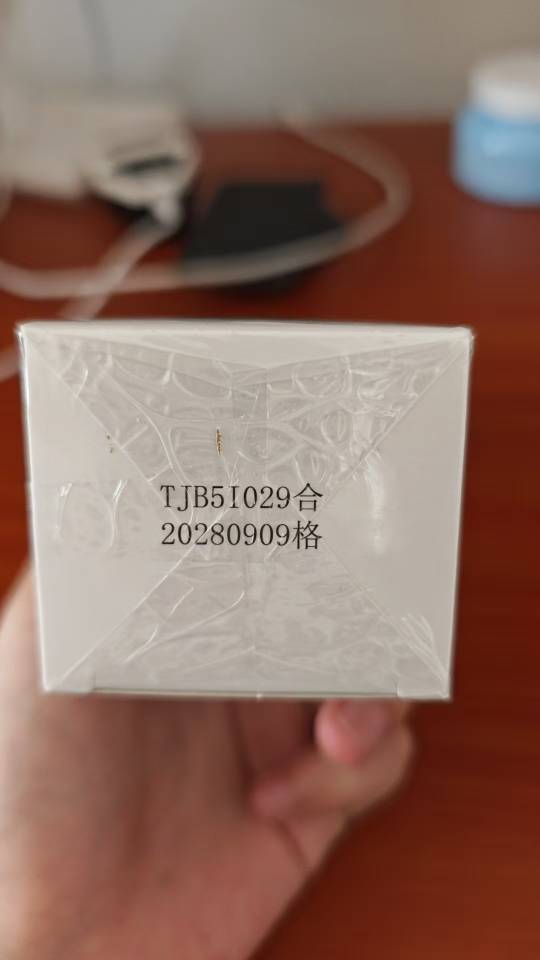 商品介绍：全新未拆封护肤品120ml，保质期至2028年9月9号。含多种美白成分…图片3