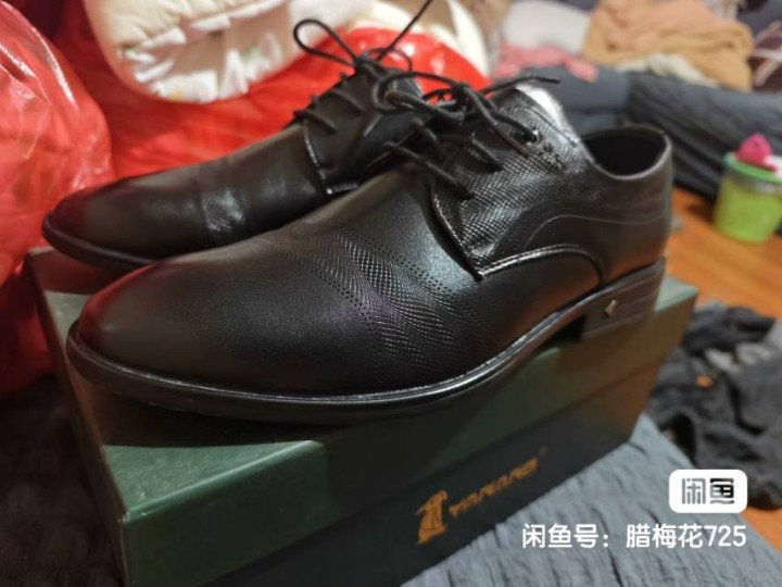 9成新的西装一套，皮鞋42码也是9成新，就是结婚的时候穿的几个小时。西装外包装，…图片2