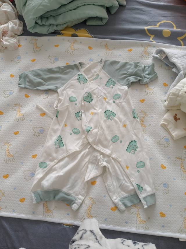 衣服挺好的只穿过一次就那个蓝色和黄色没穿过图片2