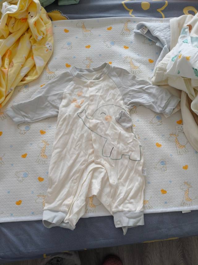 衣服挺好的只穿过一次就那个蓝色和黄色没穿过图片5
