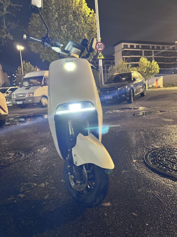 雅迪G5电动车，72-23雅迪石墨烯，市区附近看车提车。需要的联系。图片3
