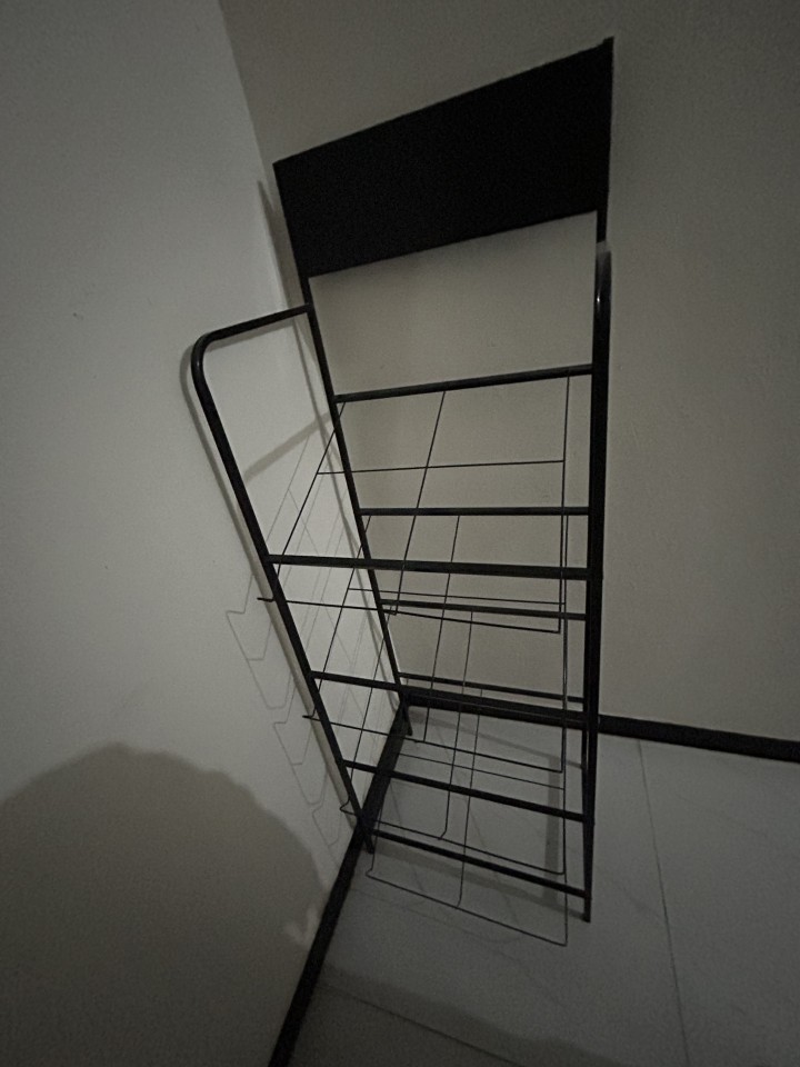 汽车脚垫展示架，汽车方向盘展示架，汽车用品展示架9.999新，买回来没用过图片2
