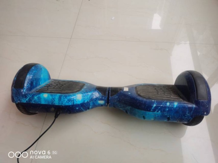 星空款儿童平衡车，带充电器，功能都正常，成色还可以，平时用得多，可能有些磕碰。轮…