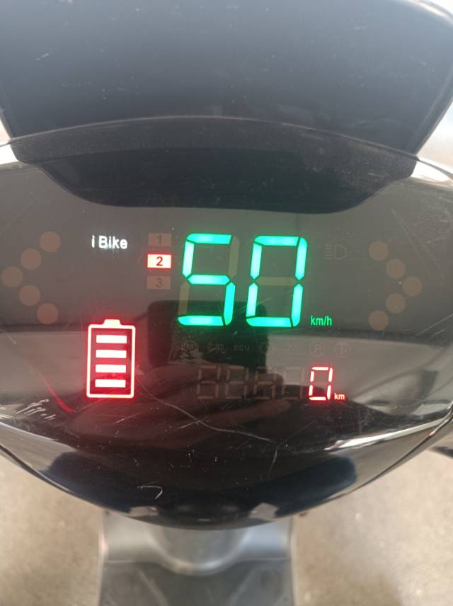 个人自用，雅迪大品牌，60V/20A电池，24年新换，动力充足，能跑50码左右，…图片2