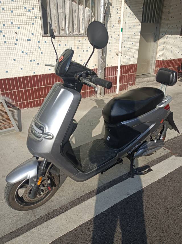 个人自用，雅迪大品牌，60V/20A电池，24年新换，动力充足，能跑50码左右，…图片4