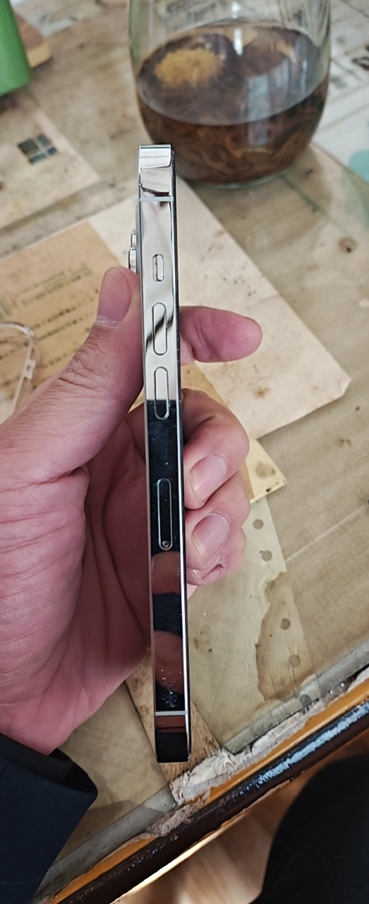 苹果14Pro，白色，256G，完美无瑕，电池83%。送三个充电器，一个苹果耳机…图片4