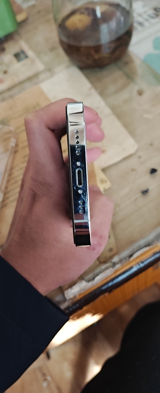 苹果14Pro，白色，256G，完美无瑕，电池83%。送三个充电器，一个苹果耳机…图片6